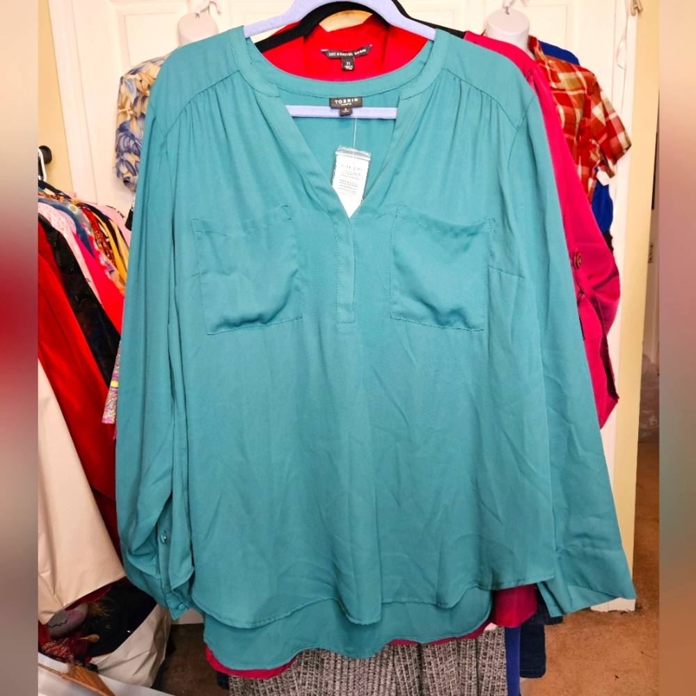 #022-- Torrid--Forest Green Harper Blouse, Sz. Torrid 2 (18W-20W)